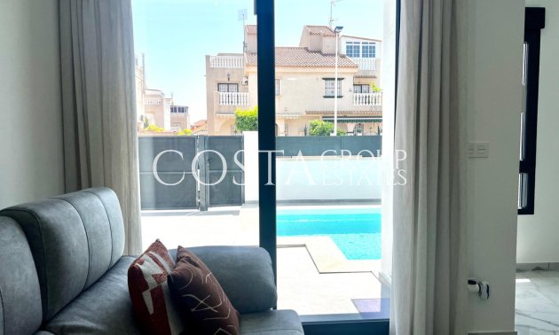 Herverkoop - Villa -
Torrevieja - La Siesta