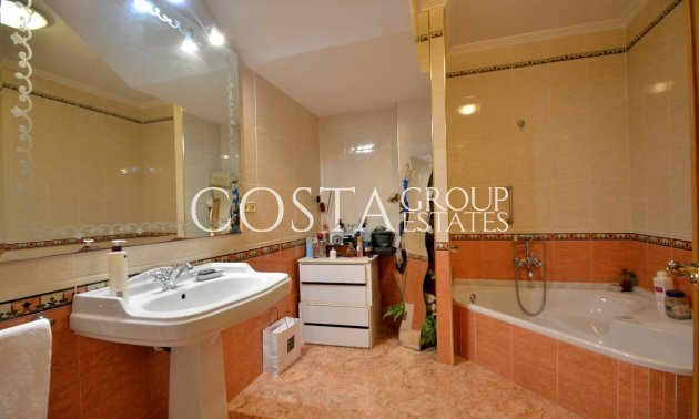 Resale - Villa -
Guardamar del Segura - Guardamar del Segura Centro