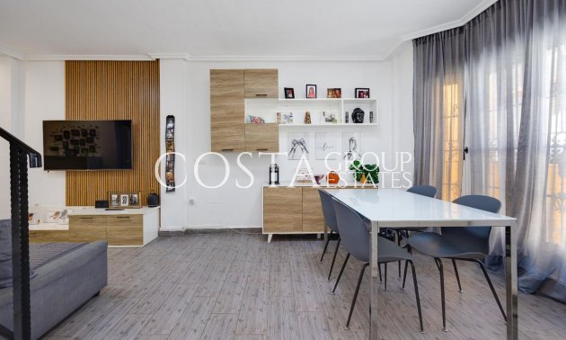 Wiederverkauf - House -
Urbanización El Raso