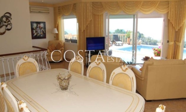 Odsprzedaż - Willa -
Teulada - Moraira