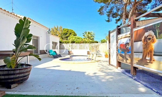 Resale - Villa -
Orihuela - Punta Prima
