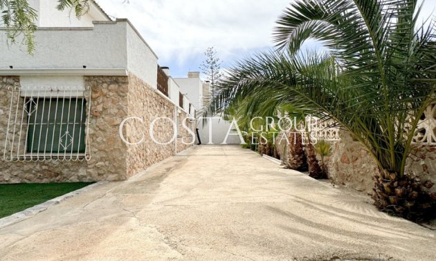 Resale - Villa -
Orihuela - La Zenia