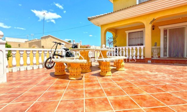 Odsprzedaż - Willa -
Torrevieja - Torrevieja Centro