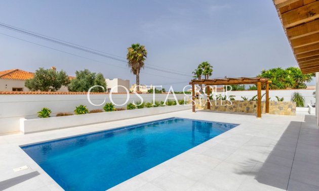 Wiederverkauf - Villa -
Torrevieja - Torrevieja Centro