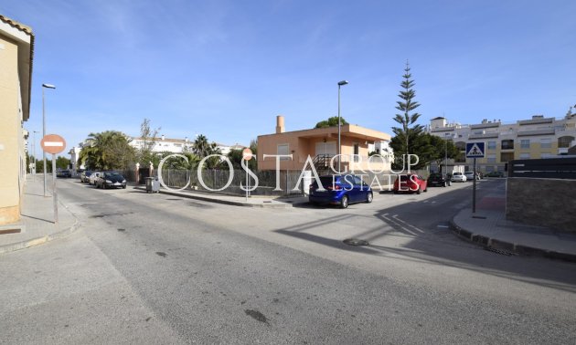 Herverkoop - Villa -
Formentera del Segura