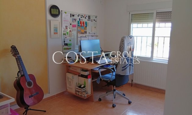 Wiederverkauf - Villa -
Catral - Catral Centro