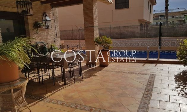 Wiederverkauf - Villa -
Torrevieja - Torrevieja Centro