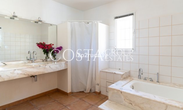 Odsprzedaż - Willa -
Teulada - Moraira