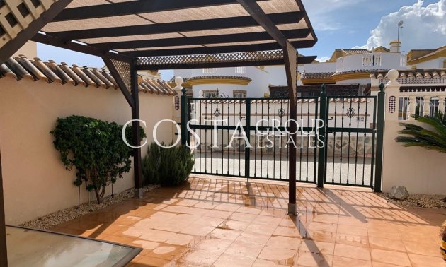 Revente - Villa -
Urbanización El Raso