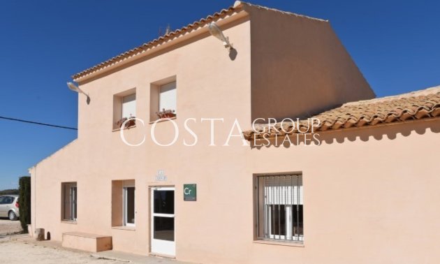 Wiederverkauf - Villa -
Pinoso - Pinoso Centro