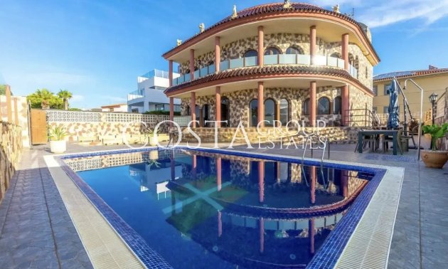 Resale - Villa -
Orihuela - La Zenia