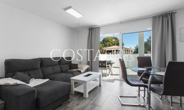 Resale - Villa -
Torrevieja - Lago Jardin