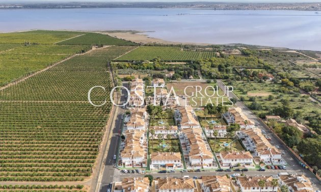 Resale - Villa -
Torrevieja - Lago Jardin