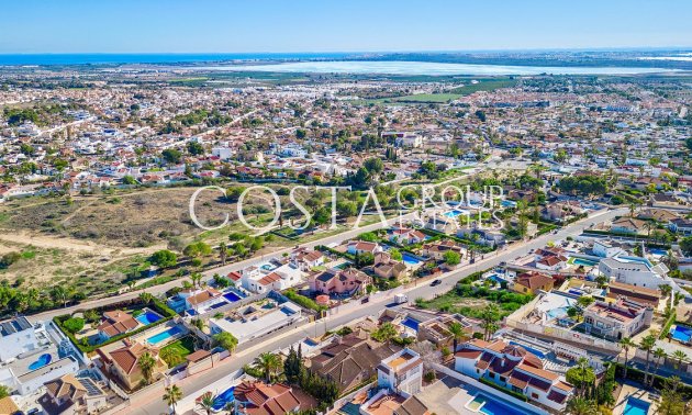 Resale - Villa -
Rojales - Ciudad Quesada