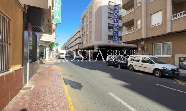 Resale - House -
Torrevieja - Torrevieja Centro