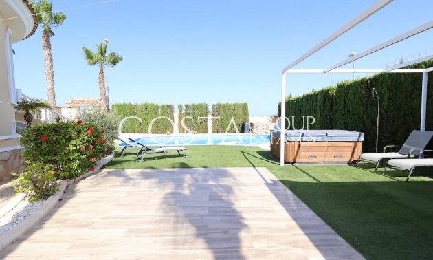 Resale - Villa -
Rojales - Ciudad Quesada