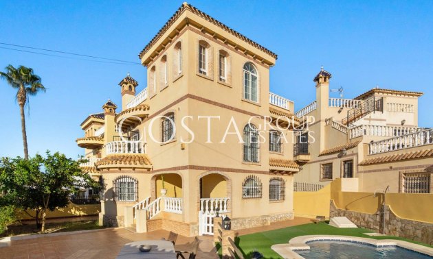 Resale - Villa -
Orihuela - La Florida