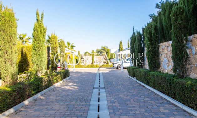 Resale - Villa -
Orihuela - Las Colinas Golf