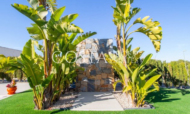 Resale - Villa -
Orihuela - Las Colinas Golf