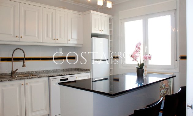 Resale - Villa -
Orihuela - Orihuela Costa