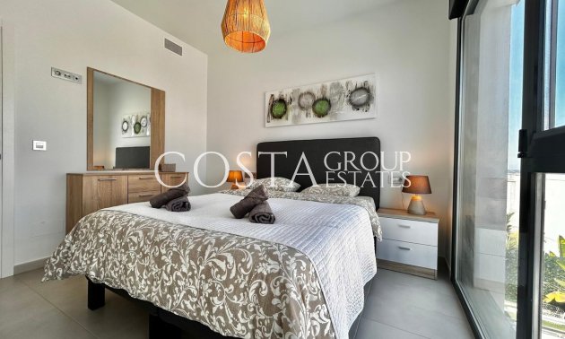 Resale - Villa -
Orihuela - Orihuela Costa