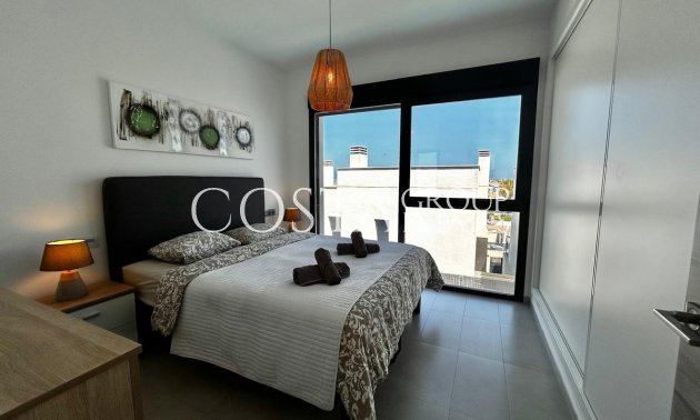 Resale - Villa -
Orihuela - Orihuela Costa