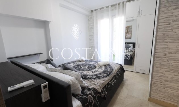 Resale - Apartments -
Torrevieja - Torrevieja Centro