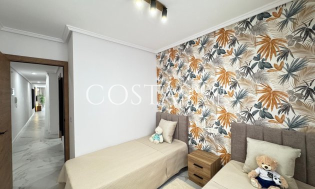 Resale - Apartments -
Torrevieja - Torrevieja Centro