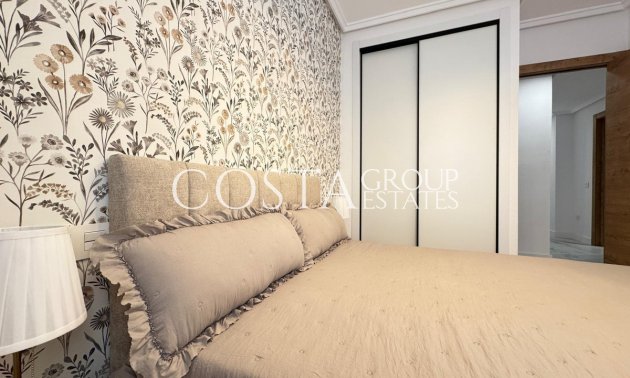 Resale - Apartments -
Torrevieja - Torrevieja Centro