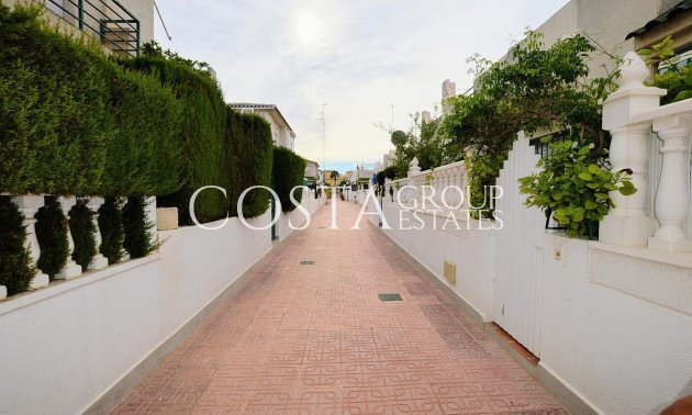 Resale - Villa -
Orihuela - Punta Prima