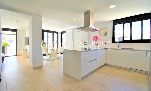 Resale - Villa -
Orihuela Costa - Villamartín