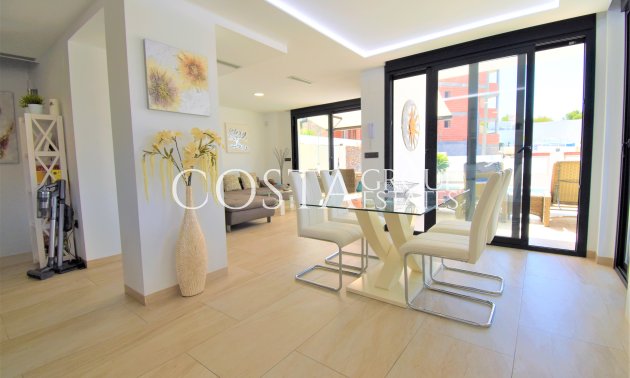 Resale - Villa -
Orihuela Costa - Villamartín