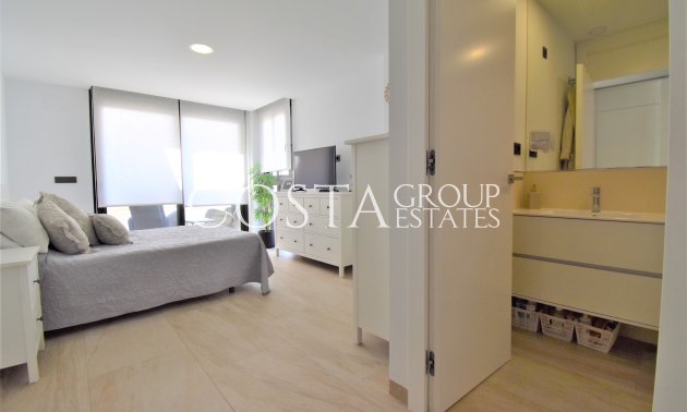 Resale - Villa -
Orihuela Costa - Villamartín