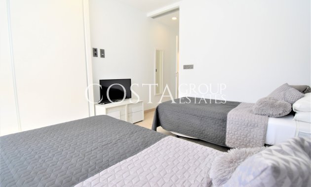 Resale - Villa -
Orihuela Costa - Villamartín