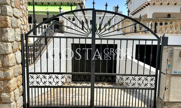 Resale - Villa -
Orihuela - La Zenia