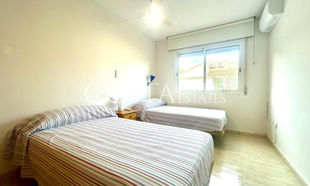 Resale - House -
Orihuela - Campoamor