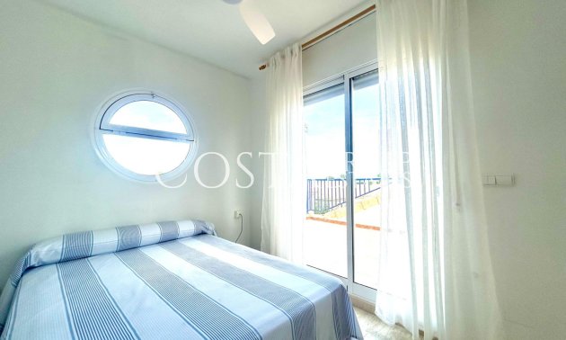 Resale - House -
Orihuela - Campoamor