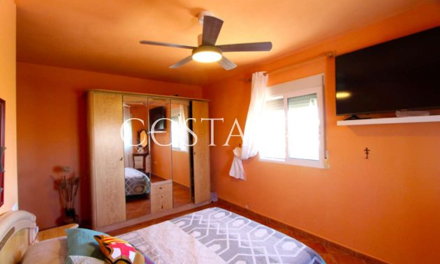 Wiederverkauf - Villa -
Albudeite