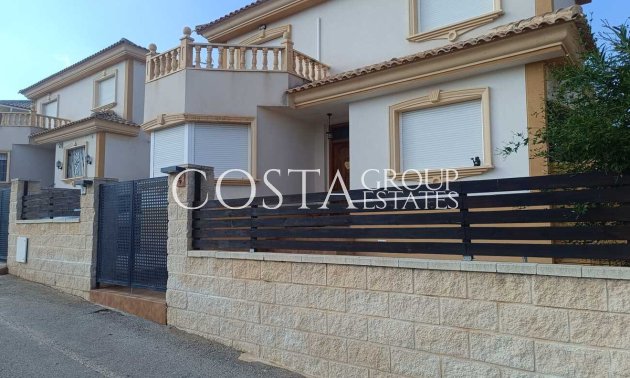 Resale - Villa -
Fortuna - El Reloj