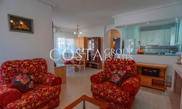 Resale - Villa -
Urbanización El Raso