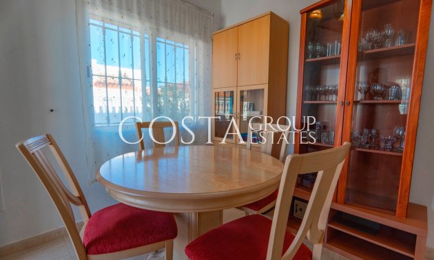 Resale - Villa -
Urbanización El Raso