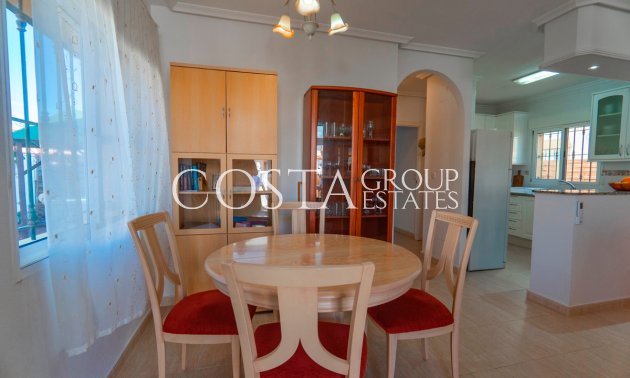 Resale - Villa -
Urbanización El Raso