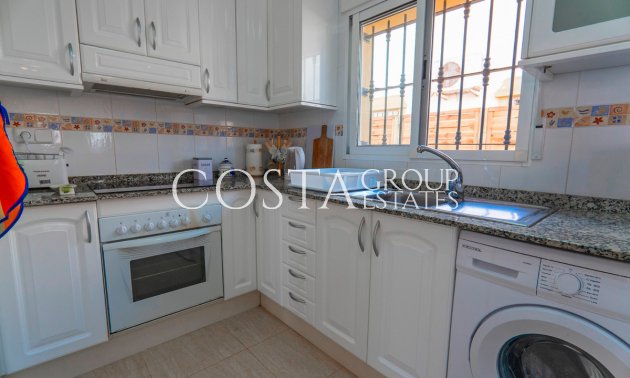 Resale - Villa -
Urbanización El Raso