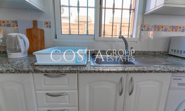 Resale - Villa -
Urbanización El Raso