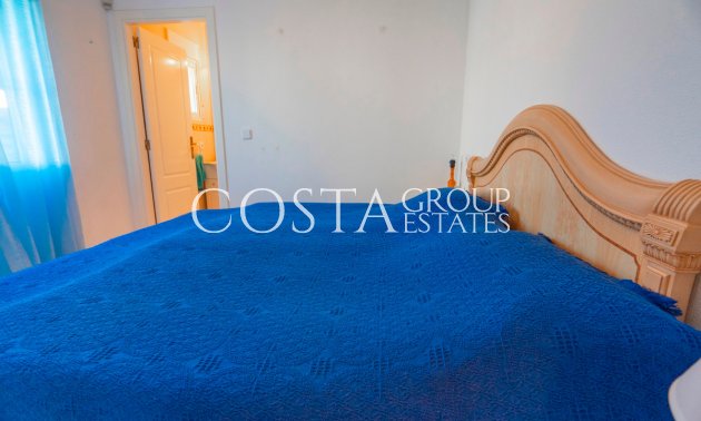 Resale - Villa -
Urbanización El Raso