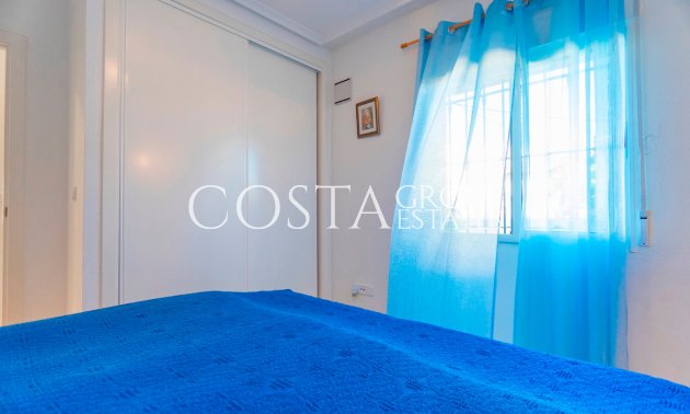 Resale - Villa -
Urbanización El Raso