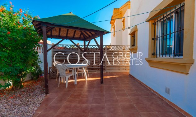 Resale - Villa -
Urbanización El Raso