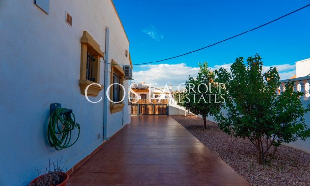 Resale - Villa -
Urbanización El Raso