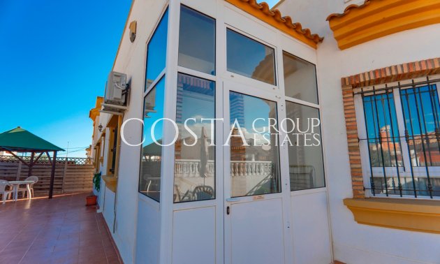 Resale - Villa -
Urbanización El Raso