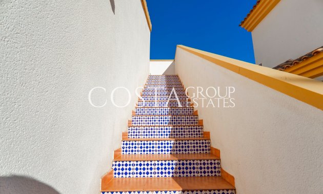 Resale - Villa -
Urbanización El Raso